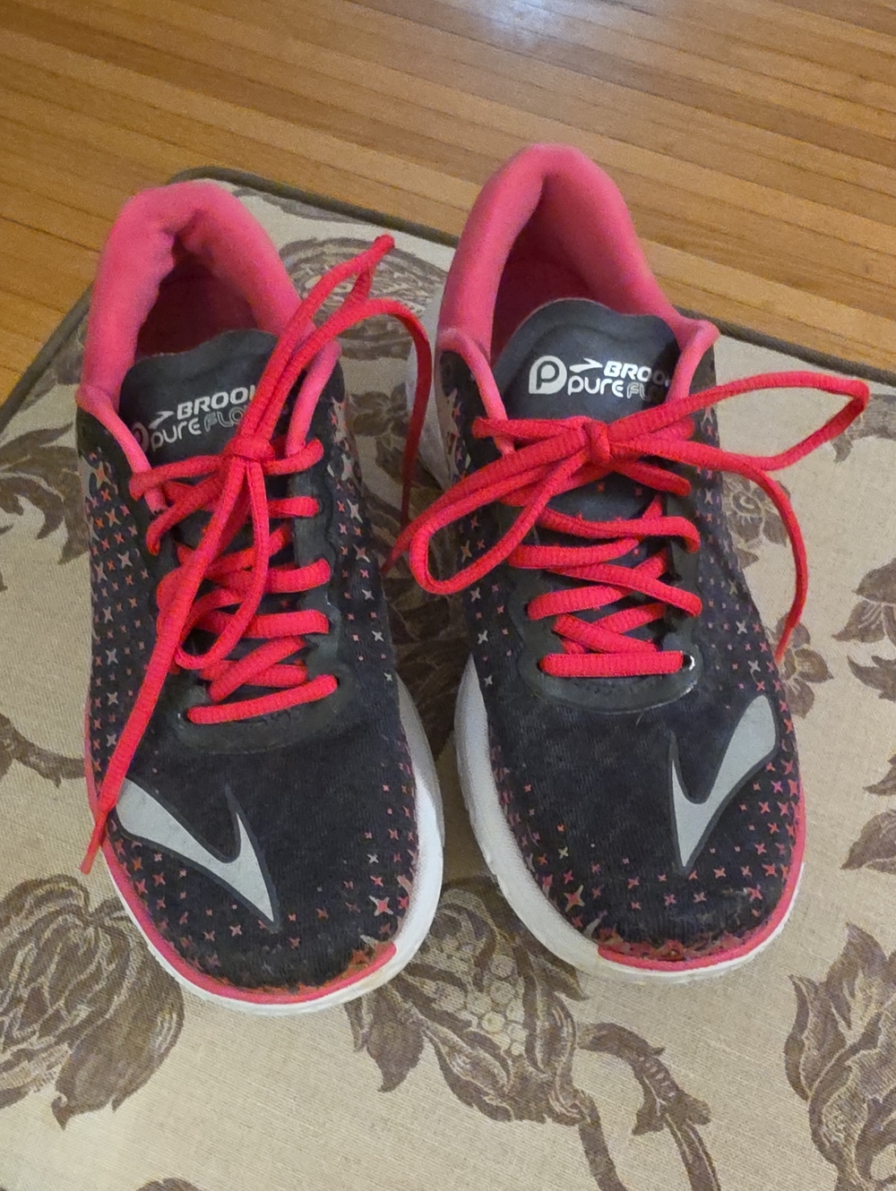 Womans Brooks Size 7.5 Sneakers